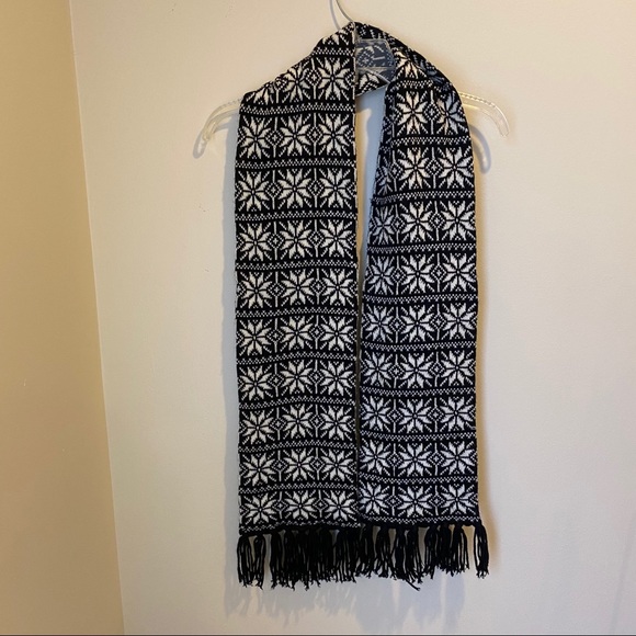 J. Crew Black & White Snowflake Scarf - Picture 3 of 6
